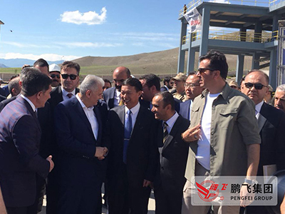 总裁王家安、土耳其总理耶尔德勒姆共同出席ror集团在土耳其承建的3000td水泥生产线剪彩仪式，并亲切交谈